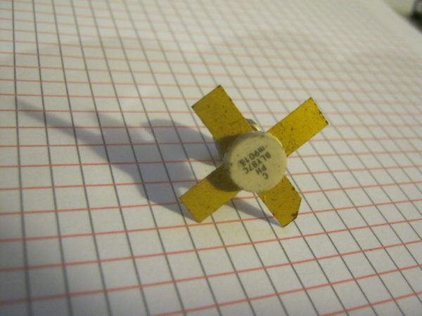 BLY87 Transistor Silicon Si-NPN 36V 1,2A 10W TO-61 case