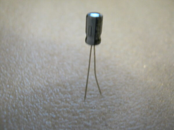 Condensatore Elettrolitico 1uF 63V Radiale
