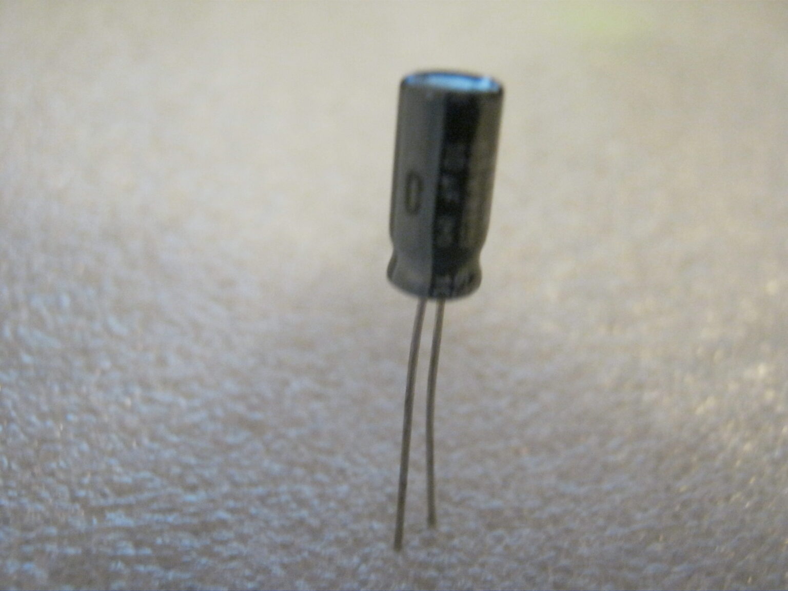 ELETTROLITICO 10000 UF - 63V RADIALE SNAP-IN 105 - Foto 2