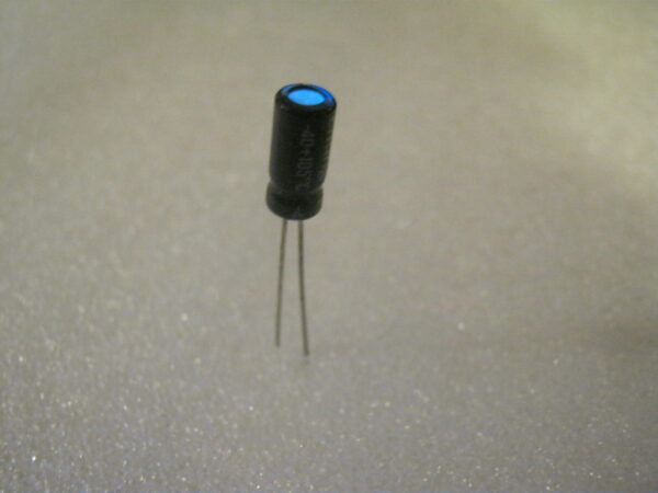 Condensatore Elettrolitico non Polarizzato 1uF 100V Radiale