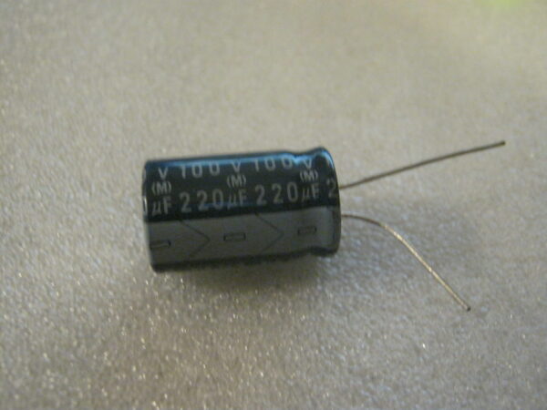 Condensatore Elettrolitico 220uF 100V Radiale