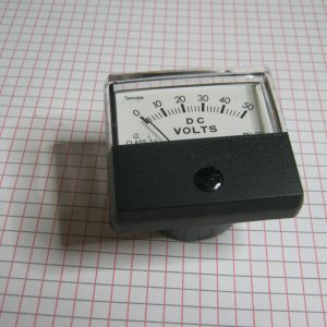 Voltmetro Analogico da Pannello 50V C.C. 51X46 Bobina Mobile Classe 2.5