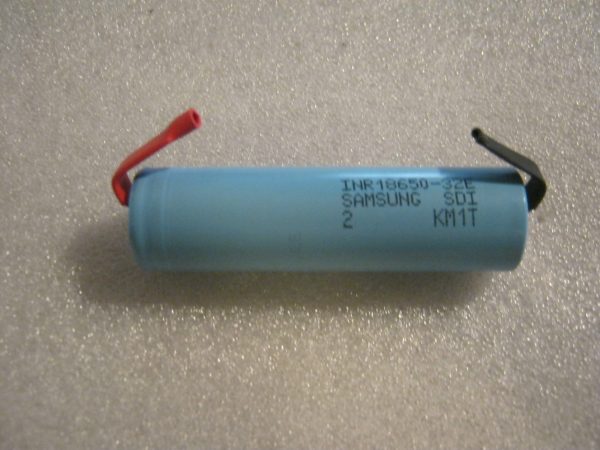 Batteria  Ricaricabile Li-Ion 18650 Samsung 3,7V 3100 mA con Lamelle