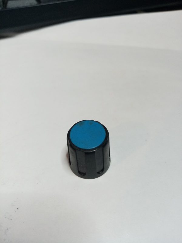 Manopola X Potenziometri Albero 6mm a Mandrino D15mm – H 17mm coperchio Blu