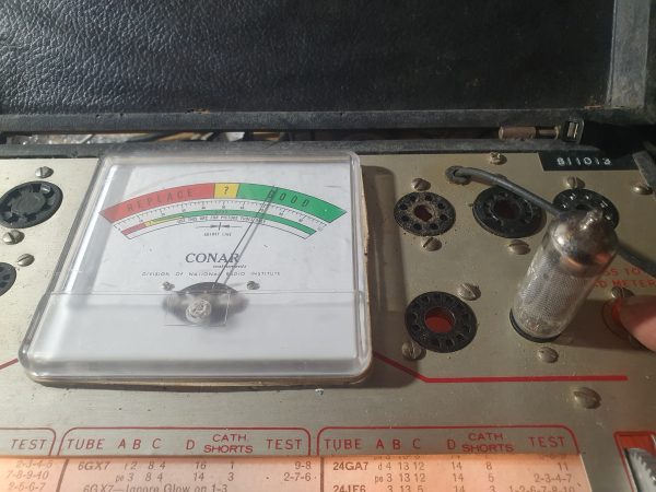 Valvola   ECH81 Triodo-Eptodo ( Philips)