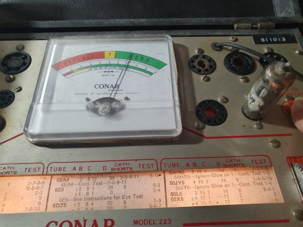 Valvola   ECH81 Triodo-Eptodo ( RFT )